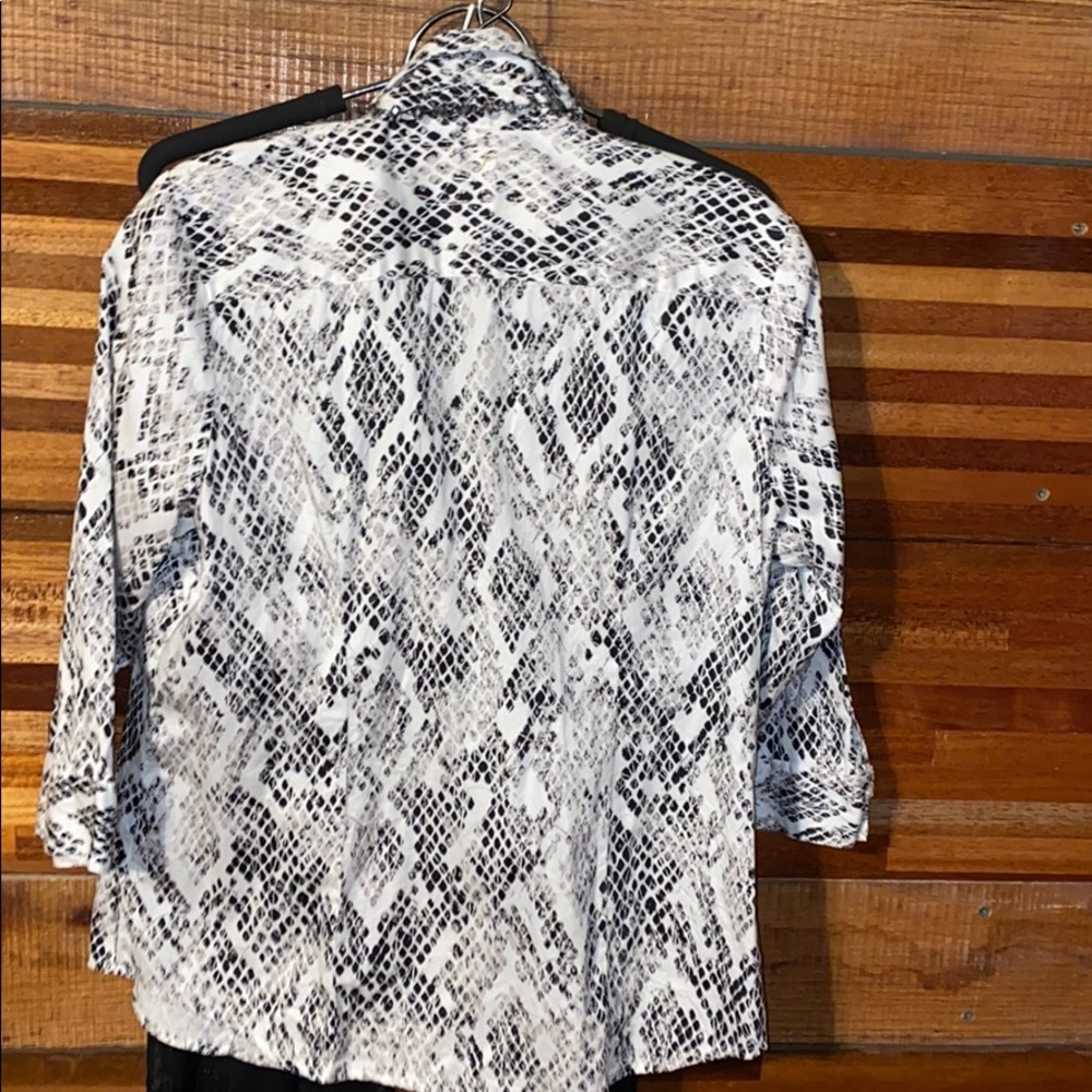 212 Collection button down - Picture 2 of 5